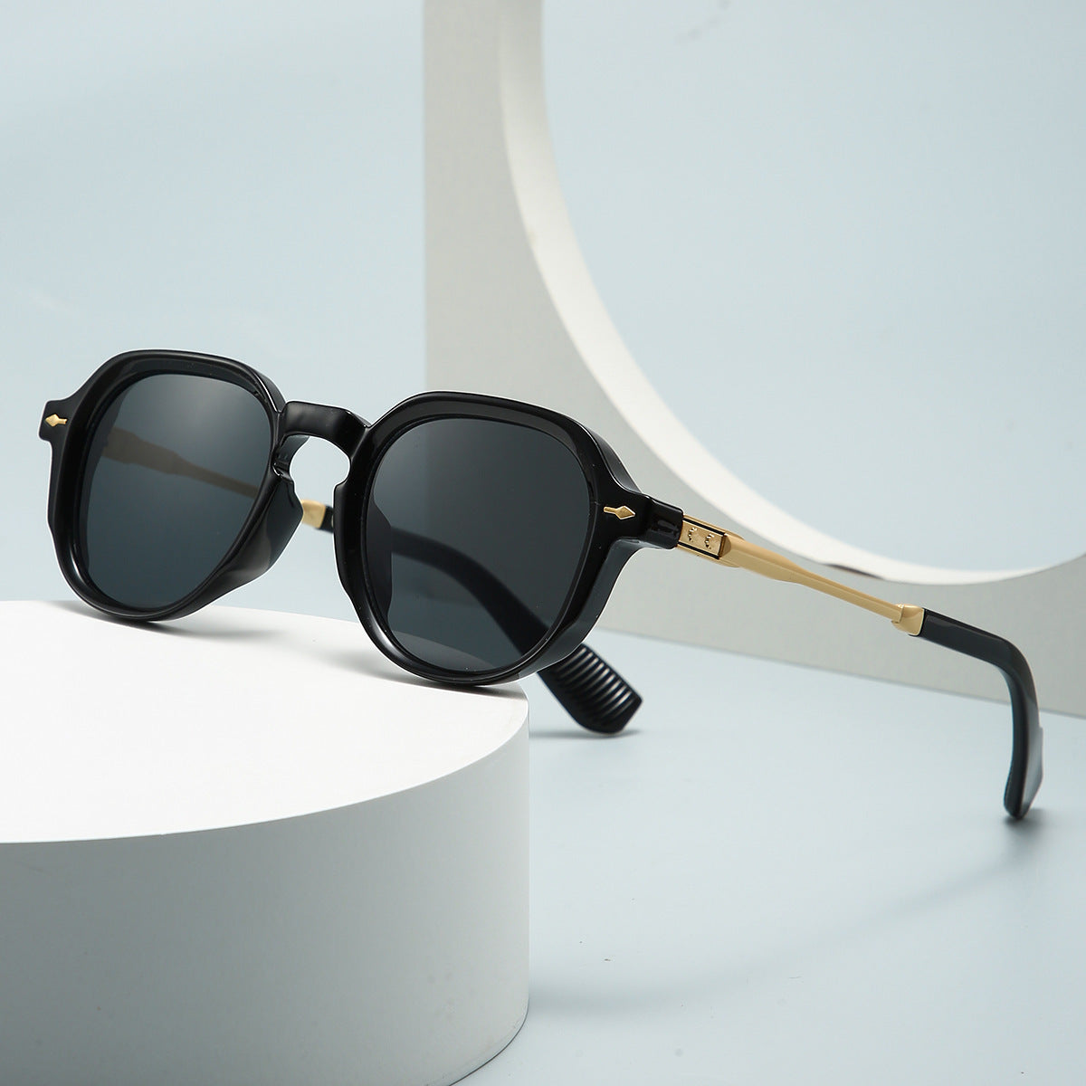 Modern Charm Retro Sunglasses