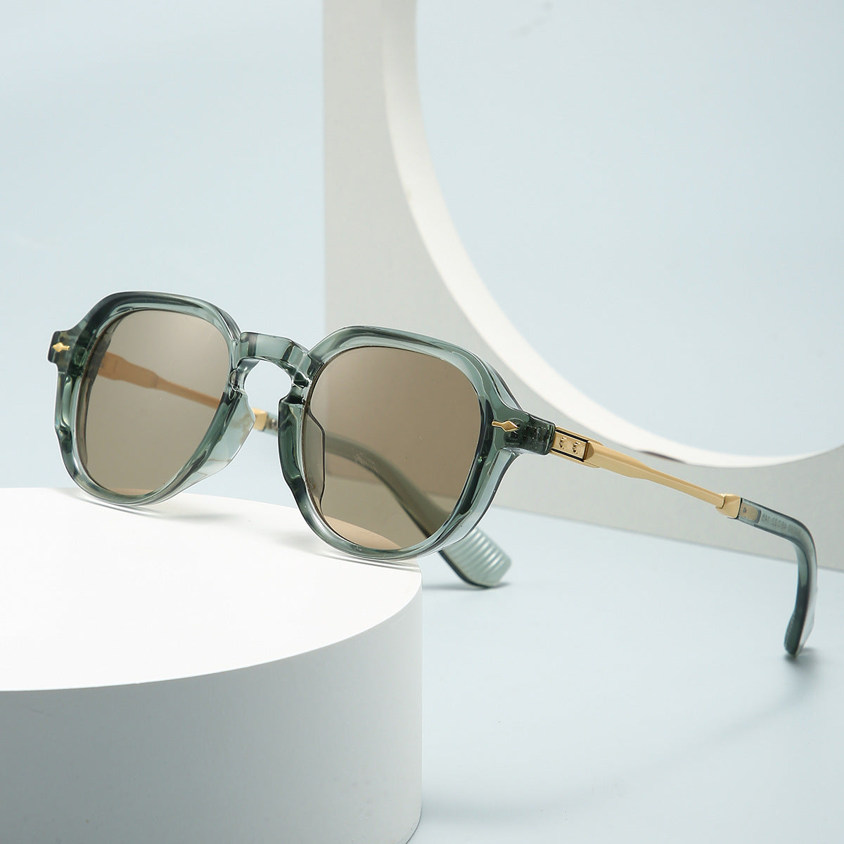 Modern Charm Retro Sunglasses