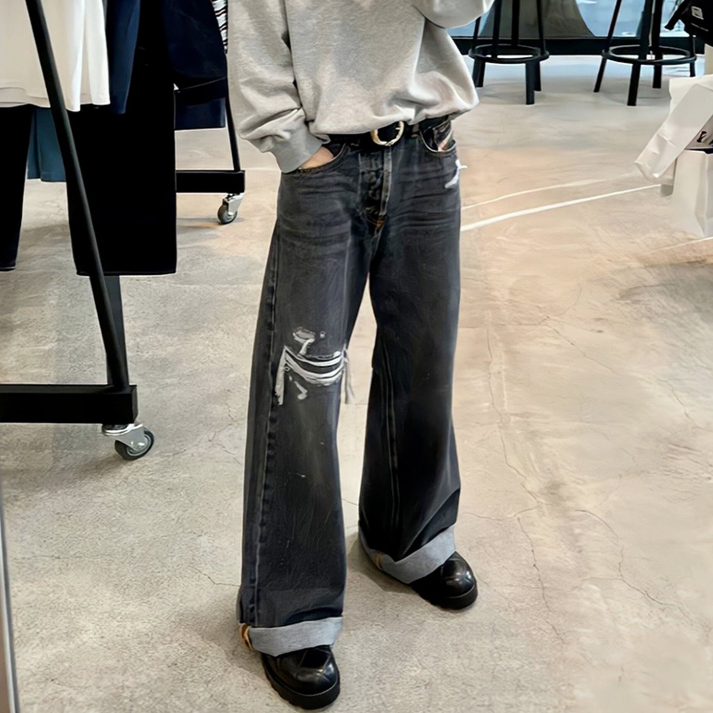 Wide Leg Damaged Jeans