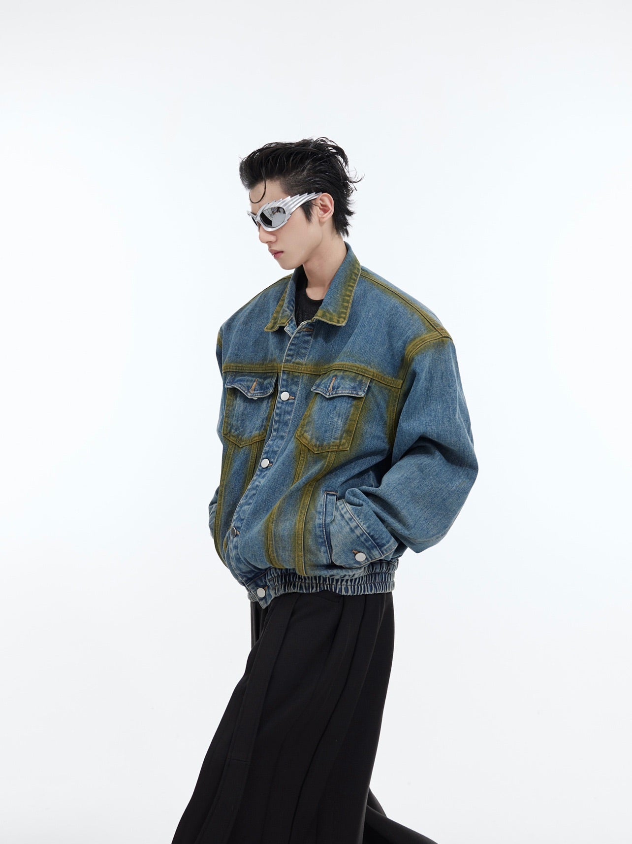 Short Profile Design Denim Jacket